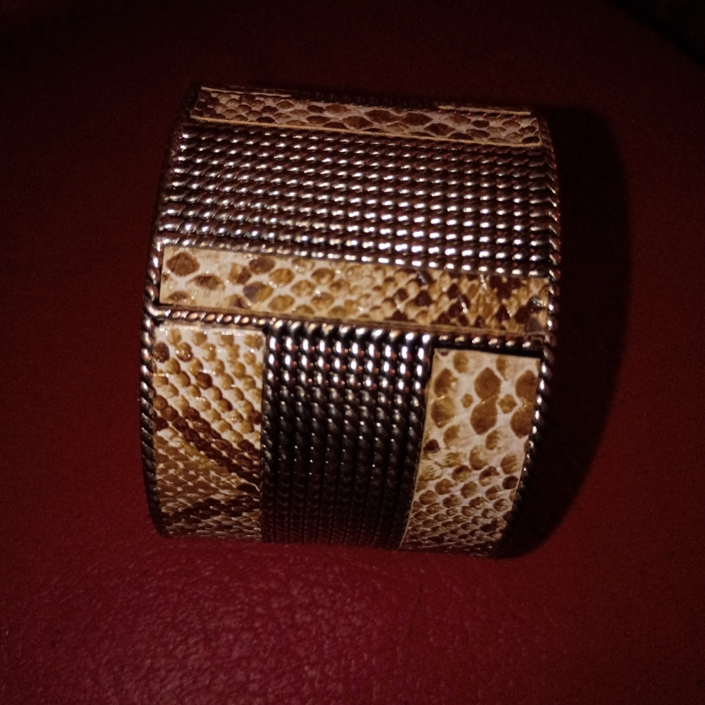 Silver and leather bracelet